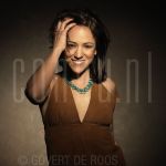 27-01-2009 Julie Neumark at studio in Amsterdam.

[keywords]Posed, Half Length, Eyecontact, Smiling, Singer[/keywords]